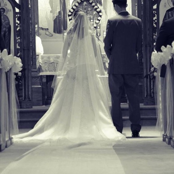 Allure Bridals Wedding Dress - Picture 2 of 5